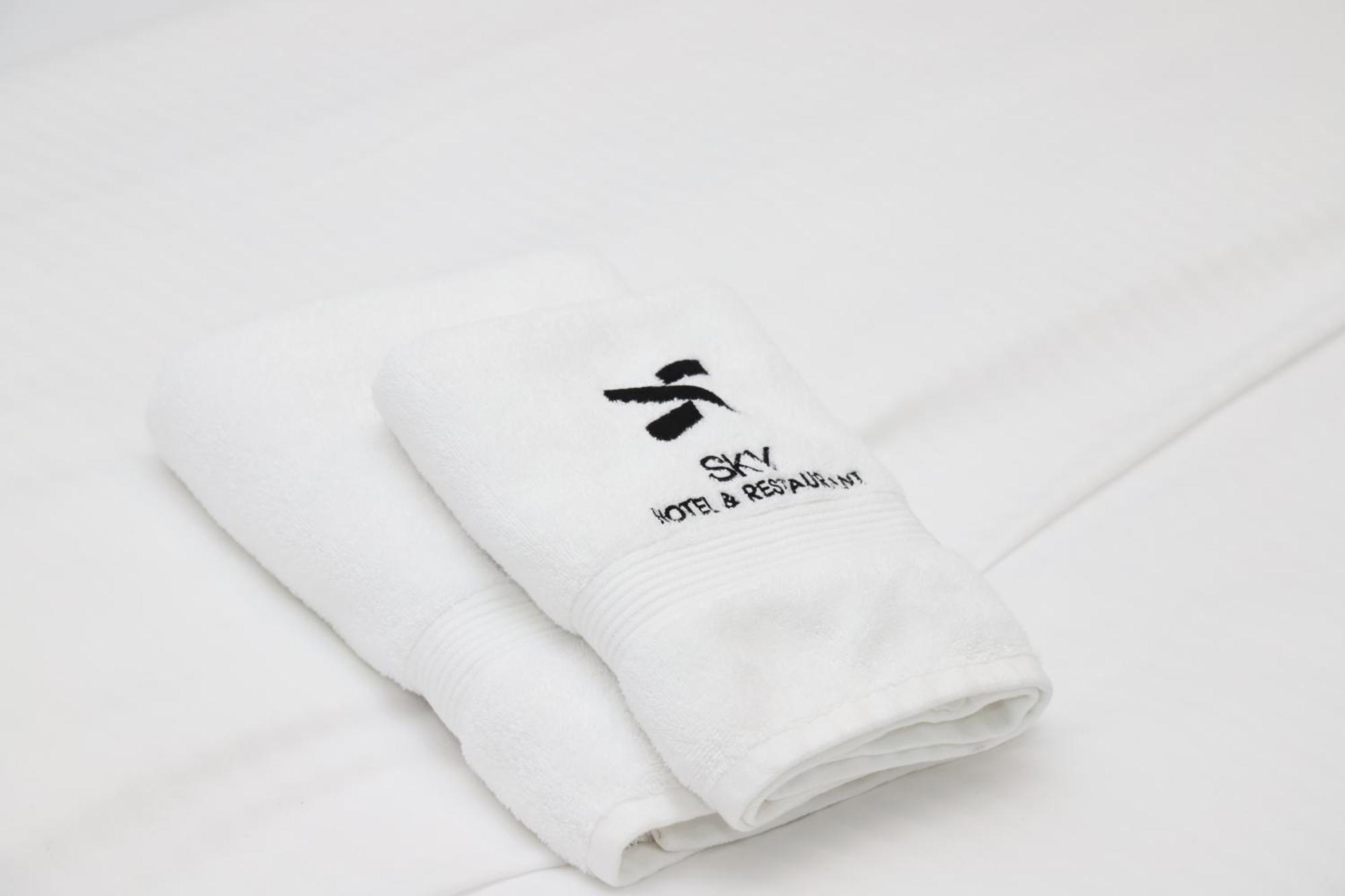 Sky Hotel Prizren Esterno foto