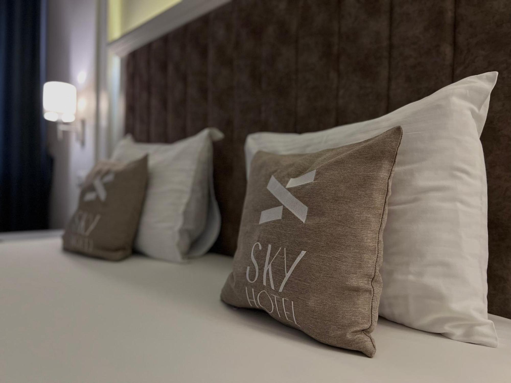 Sky Hotel Prizren Esterno foto